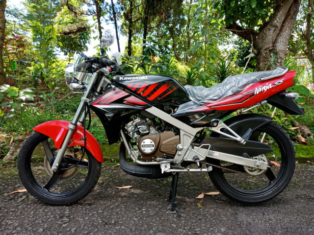 Kawasaki Ninja 150 SS new old stock. Foto: dok Hengkie Wiria Santika (Kie'85 Motor Racing Bogor)