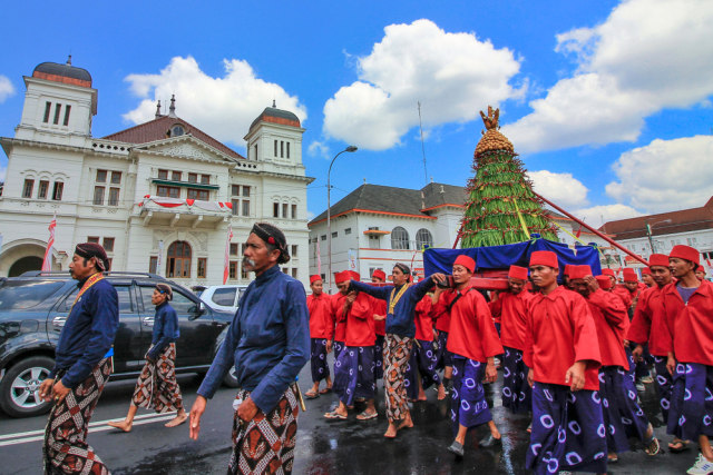 Grebeg Syawal  yang diadakan KKeraton Yogyakarta saat Idul Fitri Foto: Shutter stock