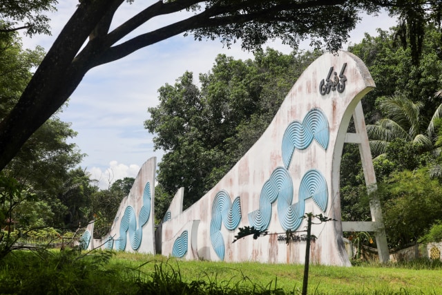 Monumen kuburan massal korban tsunami Aceh di Lambaro, Aceh Besar. Foto: Suparta/acehkini