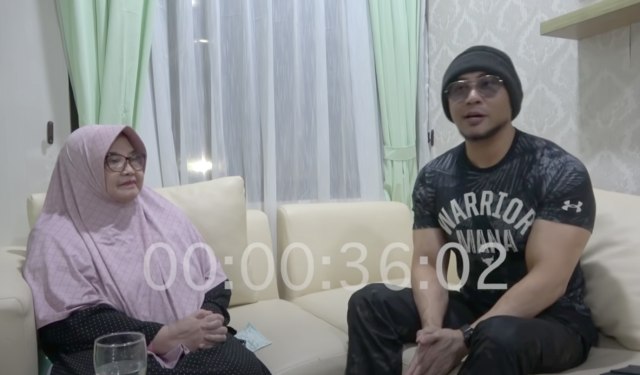 Foto repro video wawancara Siti Fadilah dengan Deddy Corbuzier. (Sumber Youtube Deddy Corbuzier)