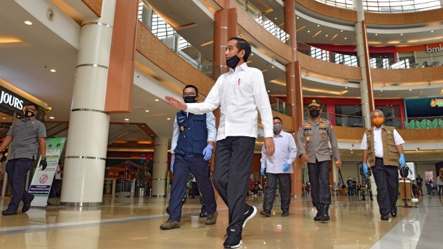 Jokowi di Mall Summarecon Bekasi.  Foto: Dok. Agus Suparto
