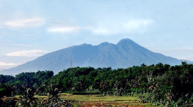 Gunung Salak. Foto: wikipedia