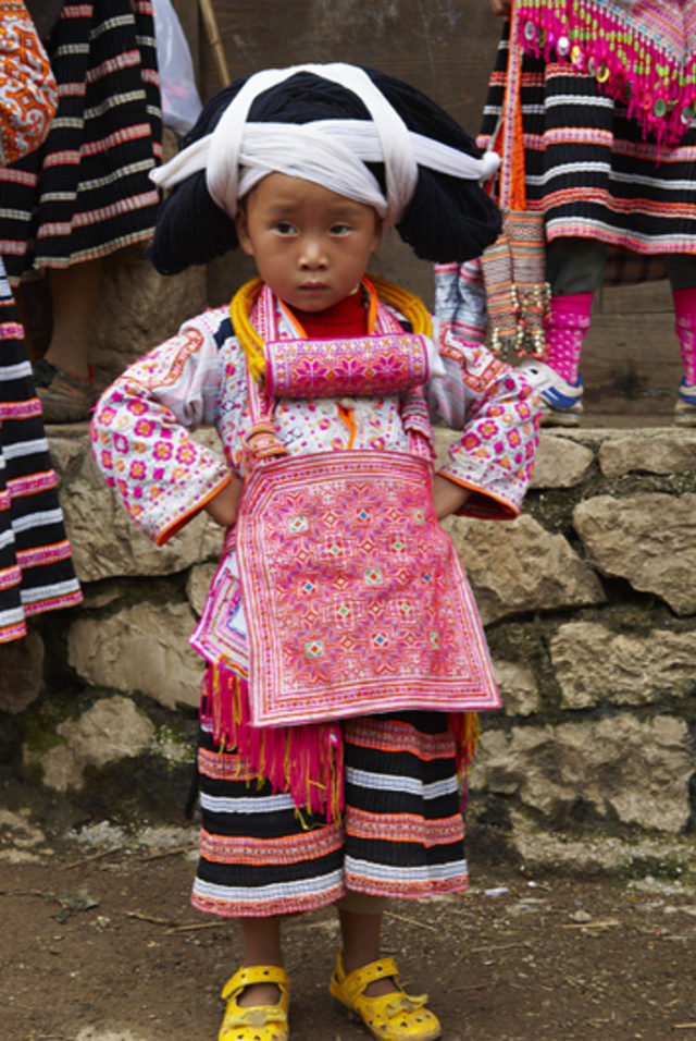 Tradisi Perempuan Miao di China  yang Membuat Hiasan  Kepala  