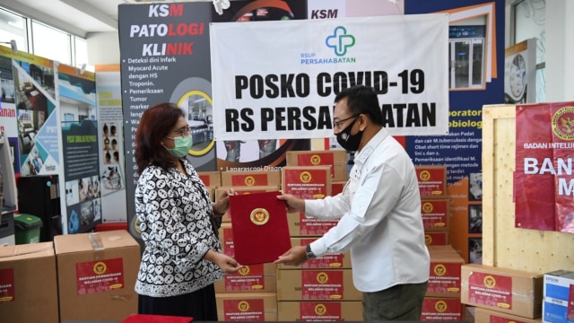 BIN serahkan bantuan alat PCR dan alat kesehatan ke RS Persahabatan, Jakarta. Foto: Dok. BIN