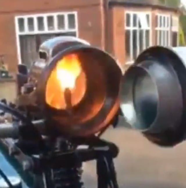 Motor lampu yang menggunakan api sebagai tenaga penerangannya. Foto: Instagram/ @suaramoge