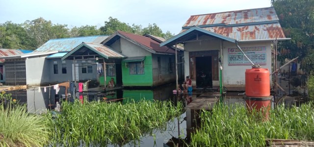 Rumah warga di Desa Pasir, Mempawah, Kalbar, terendam banjir. Foto: M Zain/Hi!Pontianak