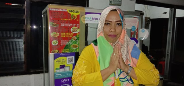 Dapat Salam dari Mpok Lilis (890817)
