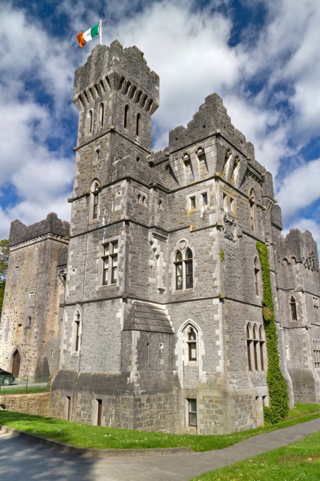 Kastil Ashford, kastil berusia 800 tahun di Irlandia Foto: Shutter Stock