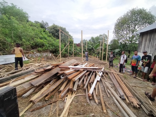 Bangun Rumah yang Layak Untuk Keluarga Ibu Turiyah (1236008)