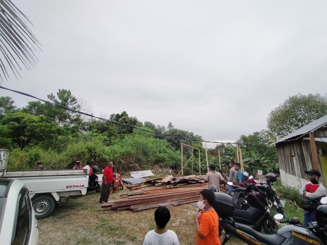 Bangun Rumah yang Layak Untuk Keluarga Ibu Turiyah (1236009)