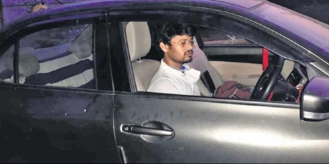Madhaba Patra, pria yang melakukan karantina mandiri di mobilnya selama 7 hari. Foto: Cartoq