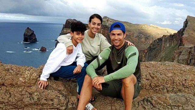 Cristiano Ronaldo bersama keluarga di Madeira. (Foto: @cristiano/Instagram)