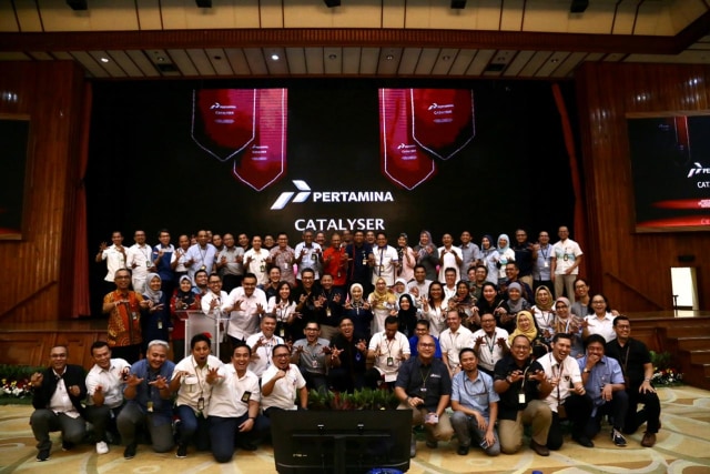 Direksi Pertamina dan peserta Catalyser, sebagai program akselerasi pengembangan kapabilitas kepemimpinan terbesar di kawasan Asia Tenggara pada acara penutupan tahun I Cohort I, Jakarta, 17 Oktober 2019. Foto: Dok. Pertamina