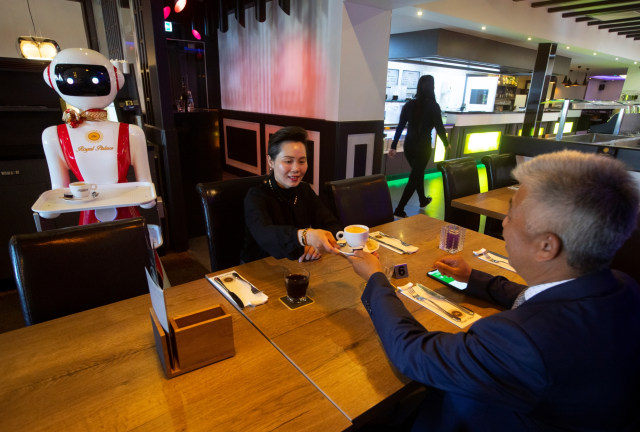 Robot pelayan restoran di Belanda