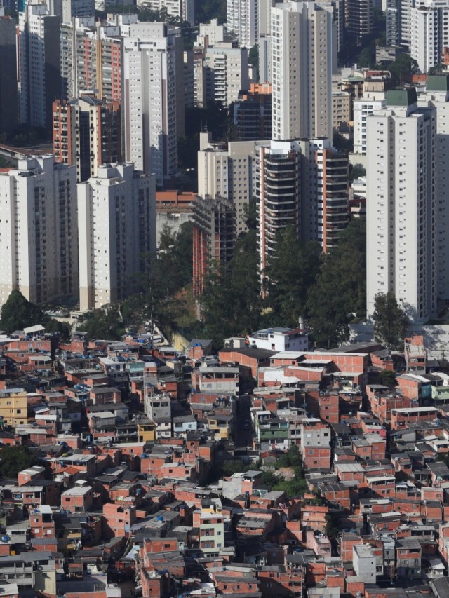 Foto udara permukiman kumuh terbesar di kota Paraisopolis, Sao Paulo, Brasil. Foto: REUTERS / Amanda Perobelli