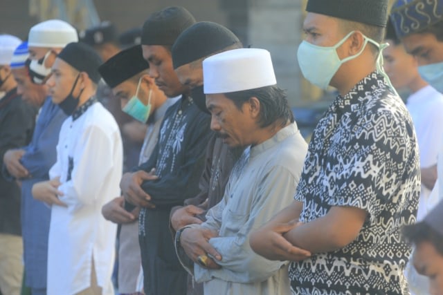 Ilustrasi Hukum Shalat Memakai Masker Selama Pandemi Virus Corona Foto: Faris Boberocermat