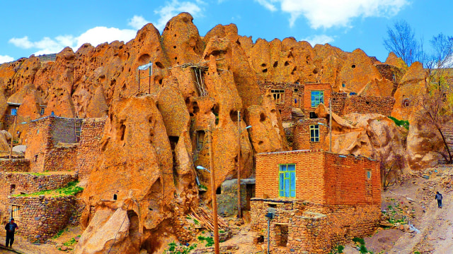 Kandovan, Desa yang Dipahat dari Tebing Vulkanik 700 Tahun Lalu |  kumparan.com