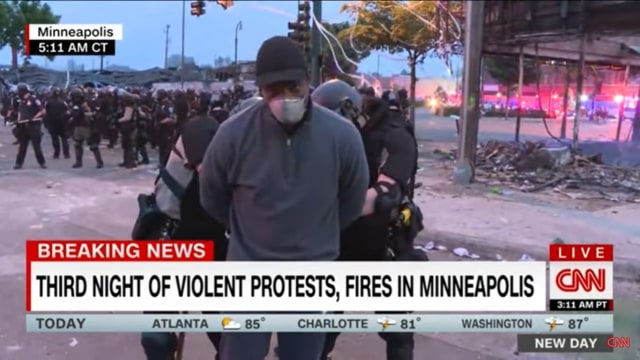 Wartawan CNN ditangkap polisi saat live di tengah kerusuhan Minneapolis. Foto: Youtube/CNN