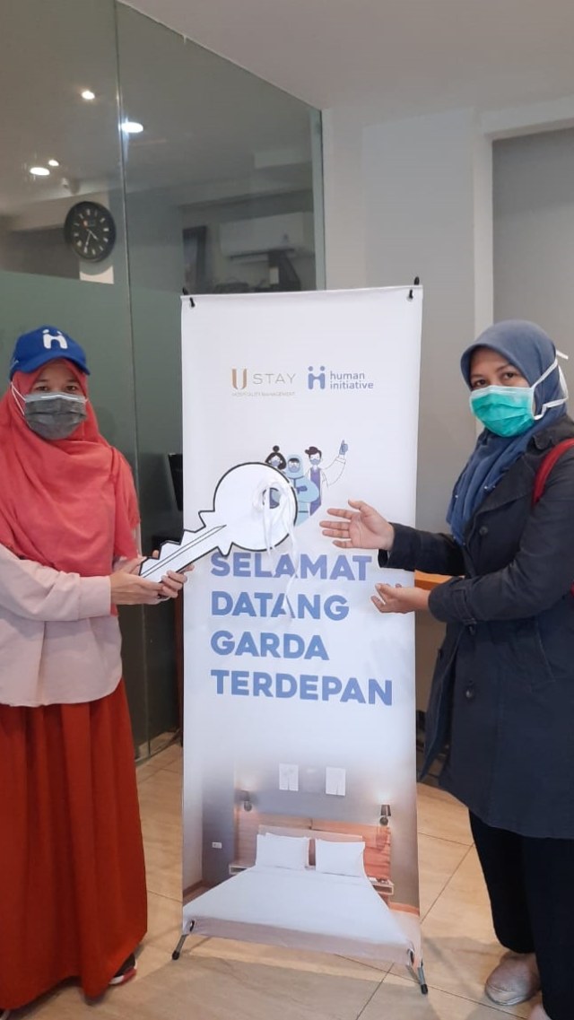 PT Sabika Hotel Indonesia (USTAY HOTEL) bersama Human Initiative membuat program penginapan gratis serta memberi paket lebaran untuk tenaga kesehatan, Jakarta. Foto: Dok. USTAY HOTEL