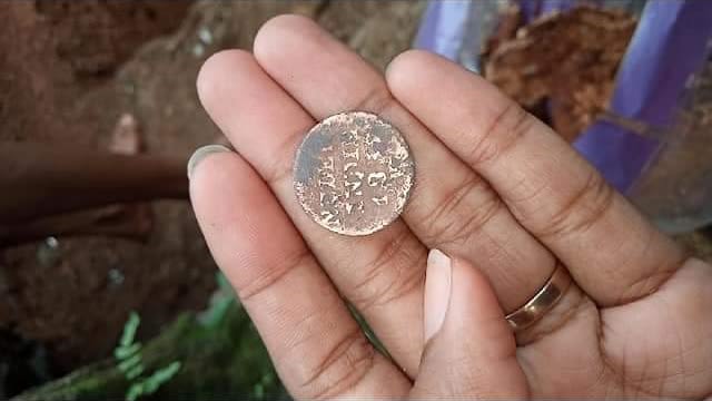 Warga Cileungsi Bogor temukan koin VOC 1815. Foto: Dok. Istimewa