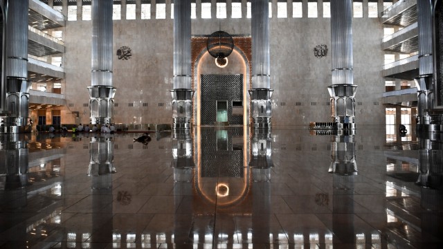 Suasana Masjid Istiqlal di Jakarta, Jumat (29/5/2020). Foto: ANTARA FOTO/Hafidz Mubarak A