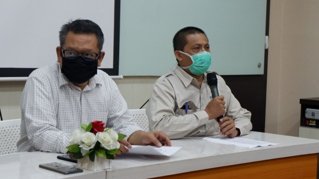 Dekan Fakultas Hukum Universitas Islam Indonesia (UII) Abdul Jamil (kanan). Foto: Arfiansyah Panji/kumparan