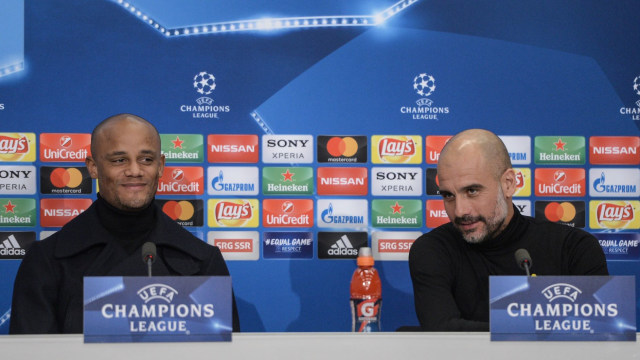 Vincent Kompany dan Pep Guardiola. Foto: SEBASTIEN BOZON / AFP