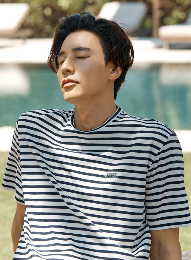 Foto Lama Tak Ada Kabar Won Bin Tampil Menawan Di Iklan Fashion Terbaru Kumparan Com