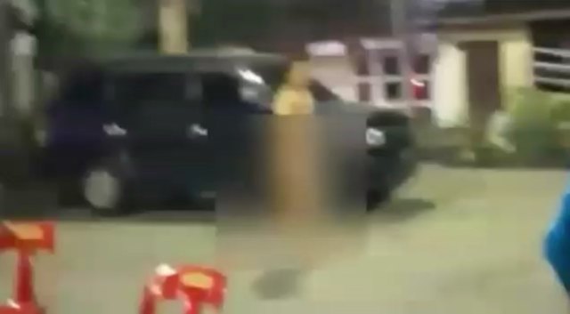 Video pria bugil berlari keluar hotel di Medan. Foto: Screenshot﻿