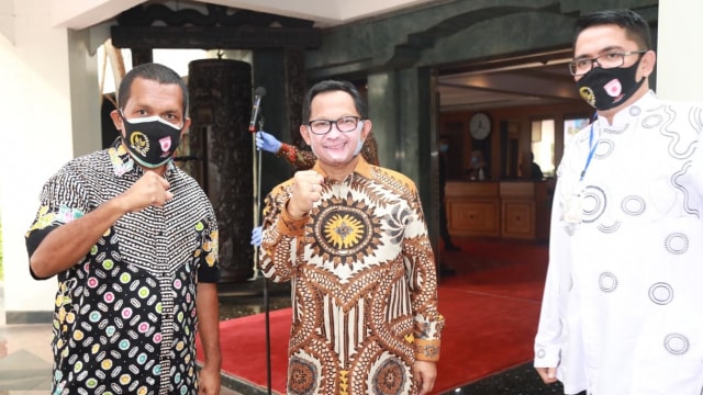 Ramai Masker Wajah yang Dipakai Tito Karnavian, Begini Komentar Pembuatnya (36124)
