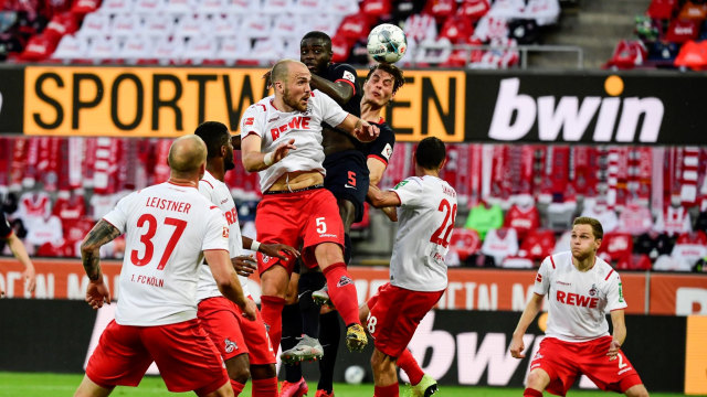 Proses gol Patrick Schick di laga Koeln vs Leipzig. Foto: Ina FASSBENDER / AFP / POOL