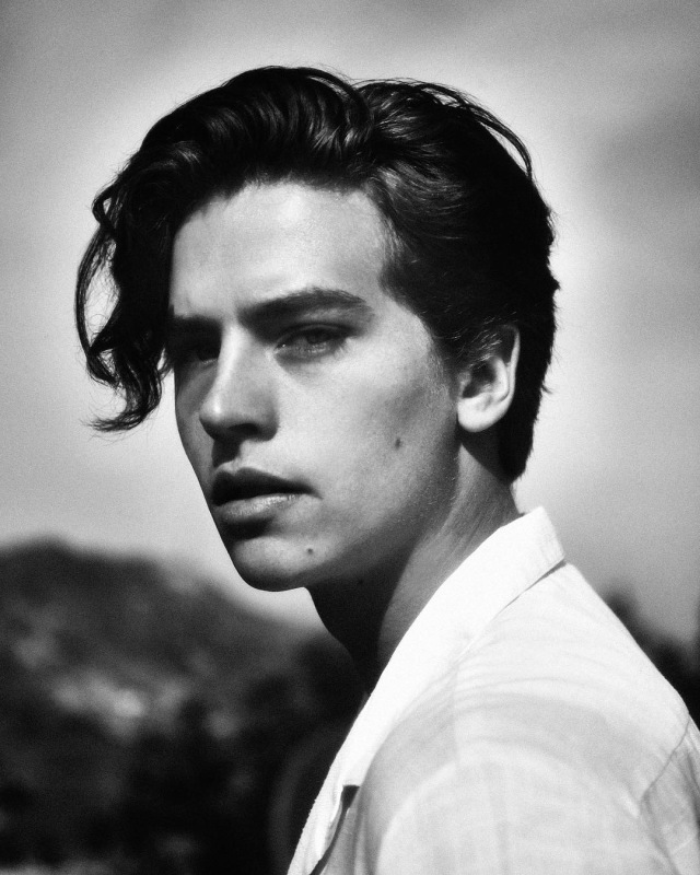 Cole Sprouse. Foto: Instagram @colesprouse/@damon_baker 