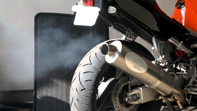 Ilustrasi asap hitam pada sepeda motor. Foto: dok. Istimewa
