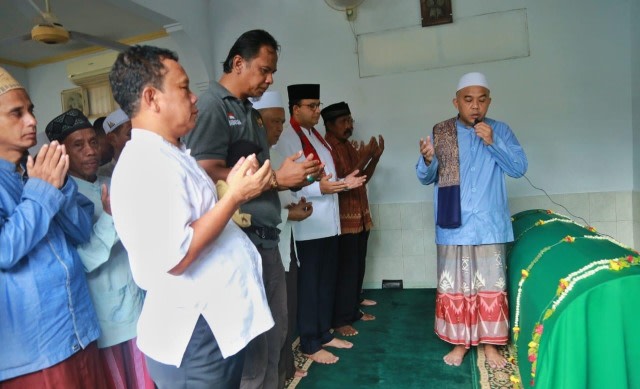 Tata Cara Shalat Jenazah Lengkap Dengan Bacaan Doanya Kumparan Com