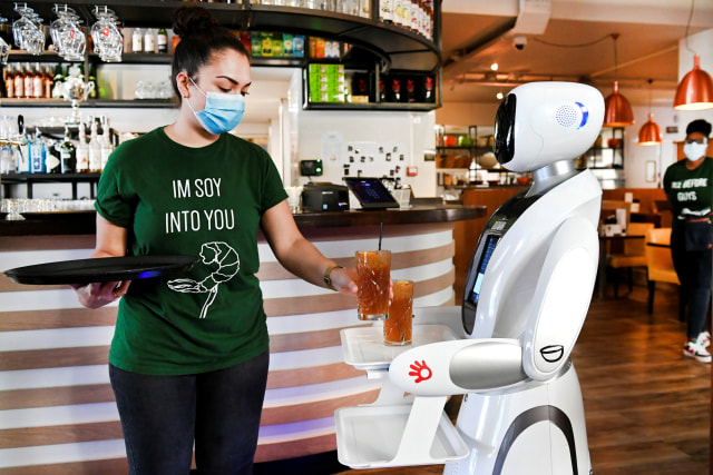 New Normal, Restoran di Belanda Gunakan Robot untuk Layani Pelanggan (9963)