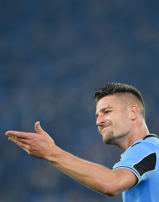 Sergej Milinkovic-Savic dihargai Lazio 100 juta euro. Foto: AFP/Filippo Monteforte