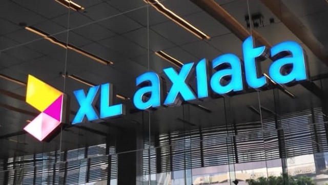 Logo perusahaan XL Axiata. Foto: Aulia Rahman Nugraha/kumparan