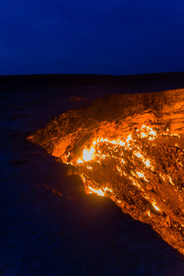 Darvaza Gas Crater atau Gerbang Neraka di Turkmenistan Foto: Shutter Stock