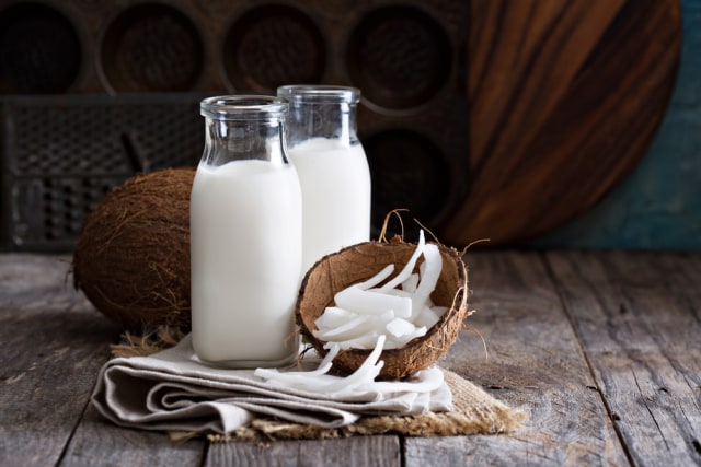 Ilustrasi santan kelapa Foto: Shutter Stock