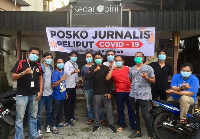 Sejumlah jurnalis yang tergabung dalam Rumah Jurnalis Pontianak. Foto: Dok Rumah Jurnalis Pontianak