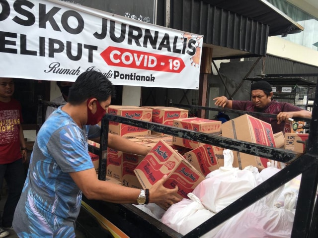 Melihat Gerakan Sosial Jurnalis di Kalbar Bantu Warga yang Terdampak COVID-19 (237274)