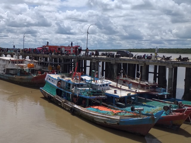 Aktivitas di Pelabuhan Perikanan Nusantara Merauke. (BumiPapua.com/Abdel Syah)  