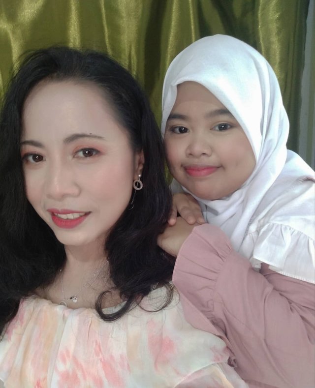 Kekeyi dan ibunda. Foto: IG @rahmawatikekeyiputricantikka23