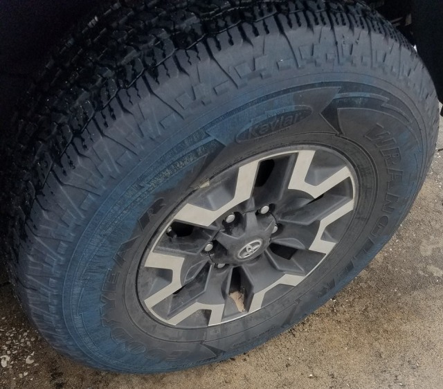 Timbul Bercak Biru pada Ban Mobil, Apa Artinya? (11932)