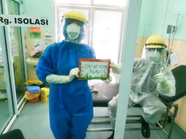 Dokter Veronika F Laban saat berada di ruangan Isolasi RS Murung Raya.