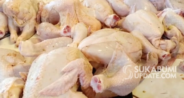 Daging ayam di Pasar Cibadak seharga Rp 40 Ribu per kg | Sumber Foto:istimewa