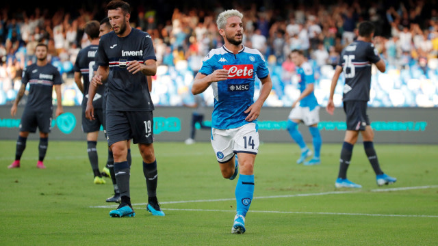 Penyerang Napoli, Dries Mertens, merayakan golnya ke gawang Sampdoria. Foto: Reuters/Ciro De Luca
