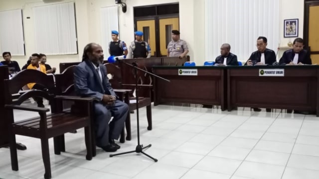 Sidang pembacaan tuntutan terdakwa kerusuhan di Jayapura, Jumat (5/6). Foto: Dok. Gustav Kawer