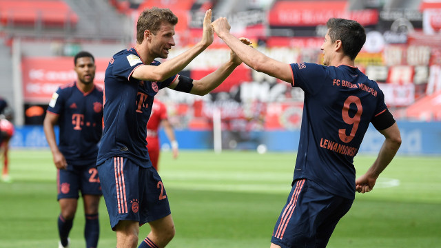Robert Lewandowski dan Thomas Mueller, tumpuan gol Bayern Muenchen musim ini. Foto: Matthias Hangst/POOL/AFP