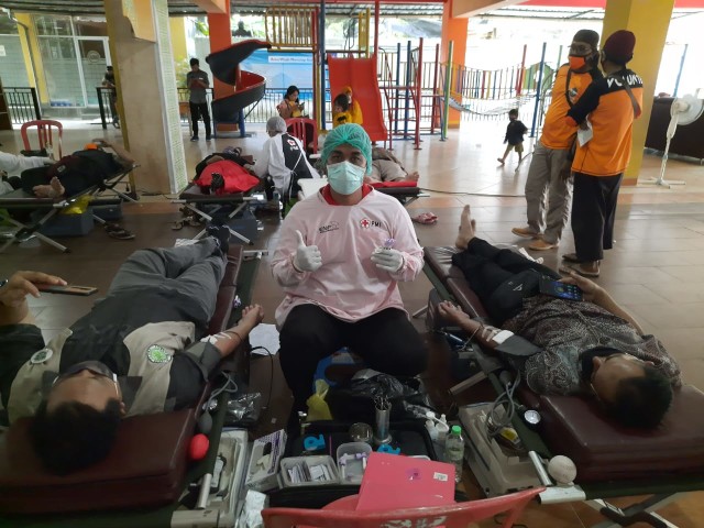 Suasana donor darah yang dilangsungkan MUI Bali - IST